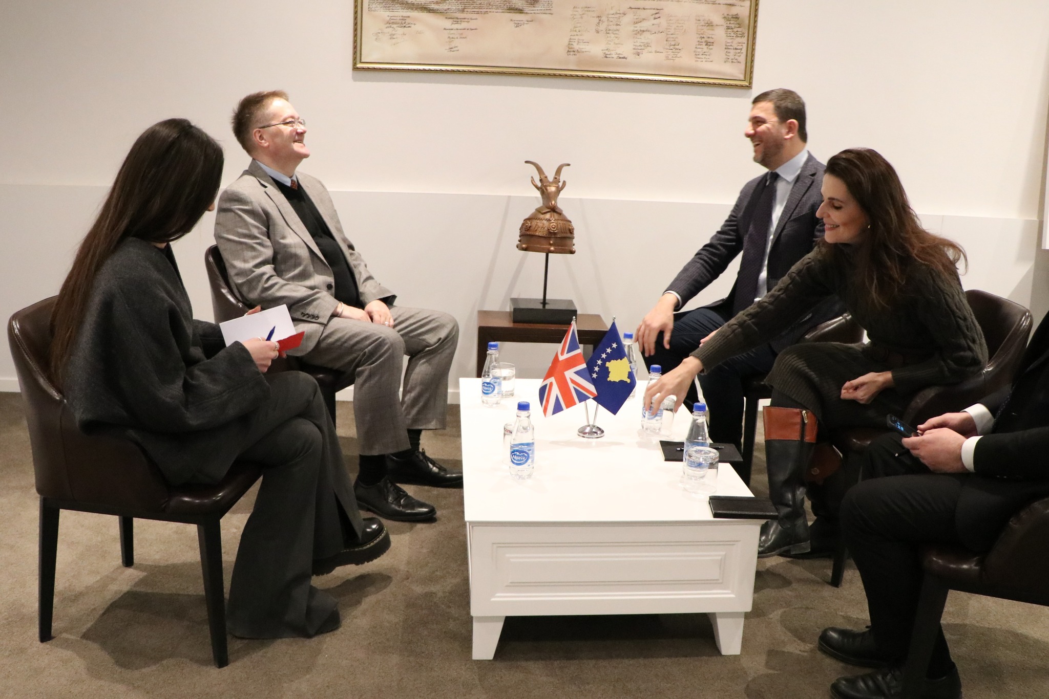 abbott-per-takimin-me-krasniqin:-diskutuam-per-perspektiven-euroatlantike-te-kosoves