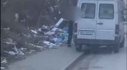 video-/-paralajmeron-komuna:-eshte-e-ndaluar-rreptesishte-hedhja-e-mbeturinave-ne-hapesire-publike