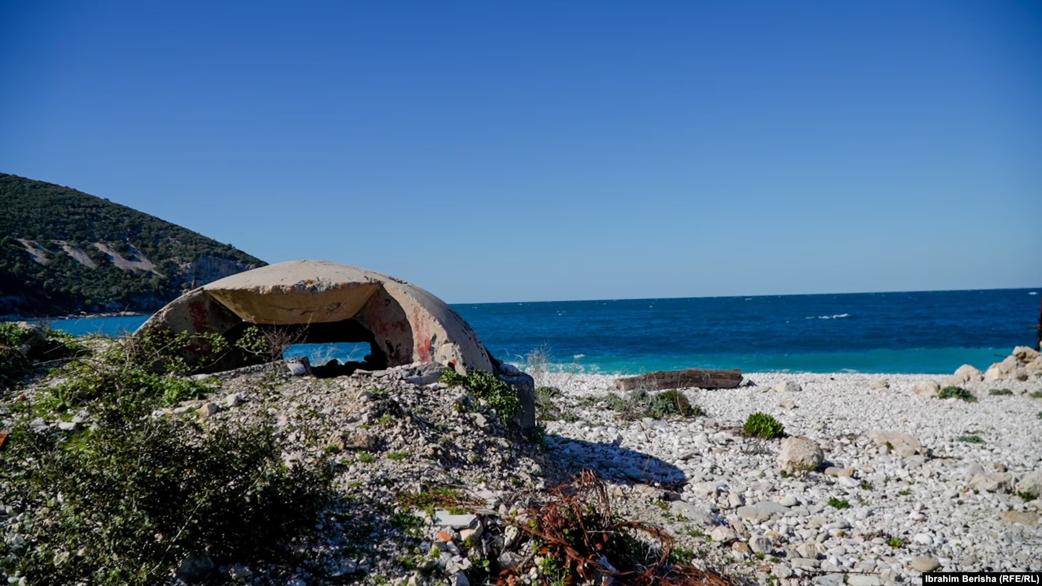 brenda-ishullit-sazan:-bunkeret-dhe-tunelet-e-shqiperise-komuniste