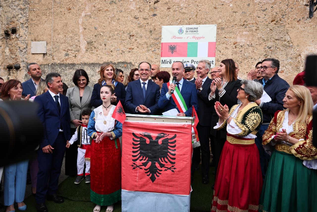 presidenti-begaj-viziton-komunat-arbereshe-ne-itali:-jeni-burim-frymezimi,-ruajtet-gjuhen-e-kulturen-shqiptare-nder-shekuj