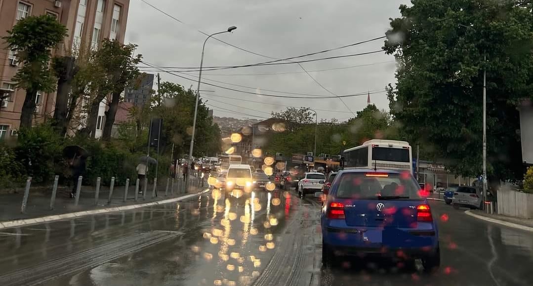 policia-e-kosoves-apelon-per-kujdes-te-shtuar-ne-trafik-pas-reshjeve-te-shiut