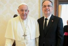video/-presidenti-begaj-vizite-ne-vatikan,-pritet-nga-papa-francesku