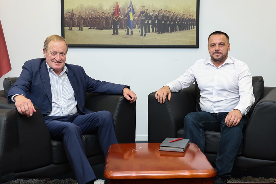 maqedonci-takohet-me-ish-komandantin-e-kfor-it,-diskutuan-per-situaten-aktuale-te-sigurise-ne-vend