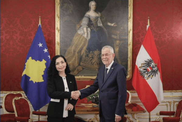 osmani-uron-van-der-bellen-per-diten-kombetare-te-austrise