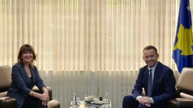 jahjaga-i-shkon-ne-zyre-faton-pecit,-thote-se-mitrovica-po-njeh-zhvillime-pozitive