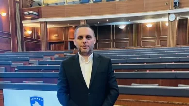 klinaku,-per-rindertimin-e-xhamise-se-ibrit:-tentuan-ta-degradojne,-se-shpejti-do-t’i-shihet-minarja