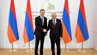kurt-u-prit-ne-takim-nga-kryeministri-i-armenise,-pashinyan