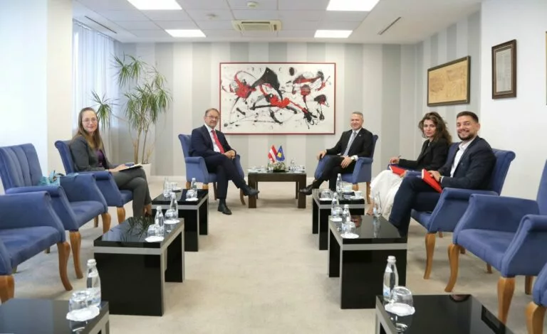 zulfaj-takon-ambasadorin-austriak,-diskutohet-integrimi-i-kosoves-ne-be