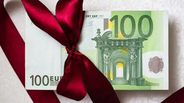 qeveria-nis-pagesat-prej-100-euro-per-studentet