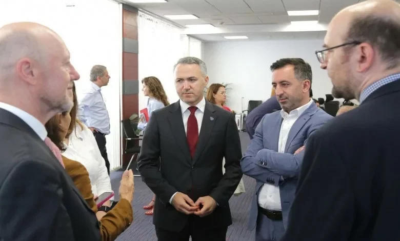 basha-rikonfirmon-perkushtimin-e-kosoves-per-projektet-infrastrukturore