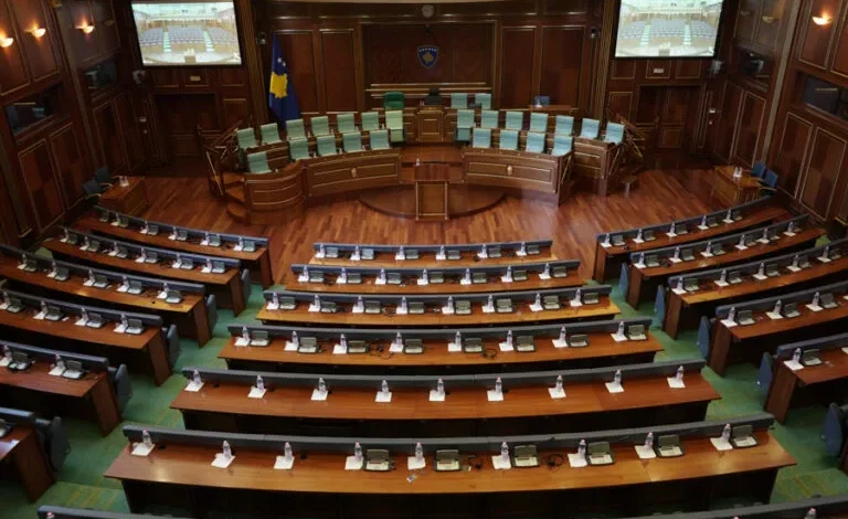 rezultatet-perfundimtare,-keshtu-ndahen-uleset-e-partive-ne-kuvend