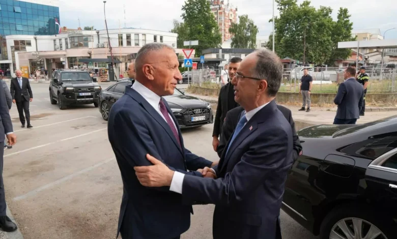kamberi:-vizita-e-presidentit-begaj-ne-lugine,-mesazh-i-qarte-i-mbeshtetjes-per-ruajtjen-e-identitetit