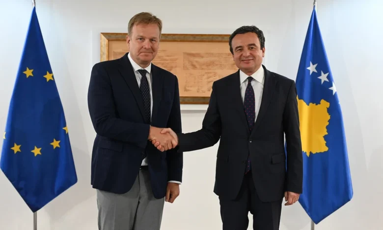 sorensen-dhe-kurti-diskutojne-per-dialogun-dhe-kthimin-e-gjyqtareve-serbe-ne-institucione