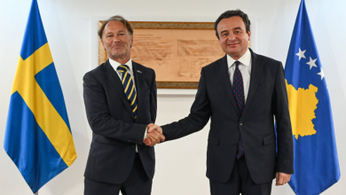 kurti-falenderon-ambasadorin-suedez-ne-perfundim-te-mandatit:-suedia-ka-qene-prane-kosoves-ne-ditet-me-te-veshtira