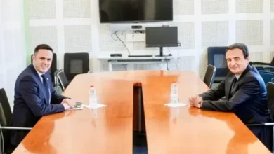perfundon-takimi-i-dyte-mes-kurtit-e-abdixhikut,-ende-s’ka-marreveshje