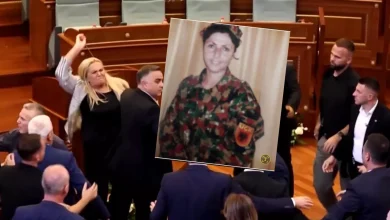 veteranja-e-uck-se-shperthen-ndaj-time-kadriaj:-“cila-eshte-kauza;-asociacioni,-gjykata-e-hages,-cakorri,-zhlebi,-veriu-i-mitrovices-apo-lakmia-per-pushtet?