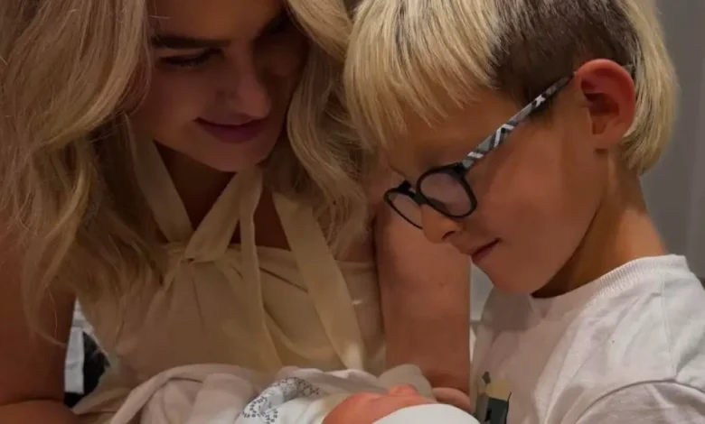 njomza-martinaj-feston-ardhjen-e-djalit-te-engjellushes:-nje-moment-i-paharrueshem-familjar