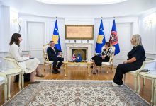 presidentja-(ud.)-haxhiu-takon-hargreaves-in,-flasin-per-‘‘nevojen-e-dialogut-politik’’-per-dalje-nga-ngerci-institucional