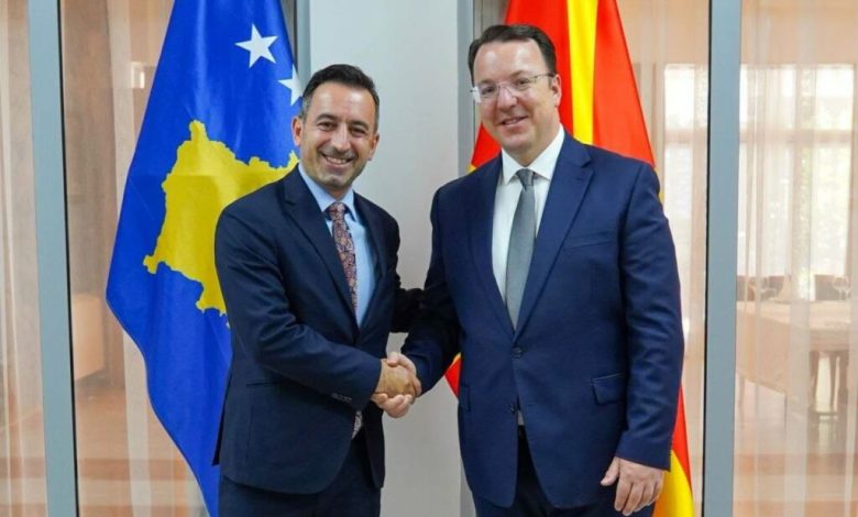 basha-diskuton-me-homologun-e-tij-maqedonas-per-rrugen-prizren-tetove