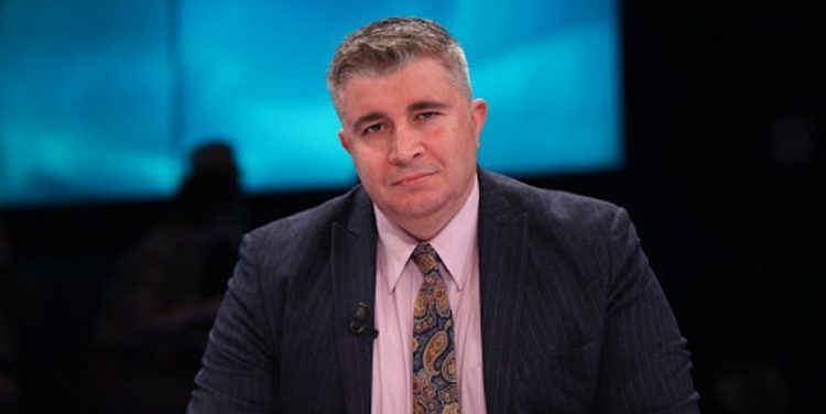 kur-absurdi-i-shtetit-bektashi-behet-normalitet:-deliri-mesjetar-i-nje-republike-te-marre-peng