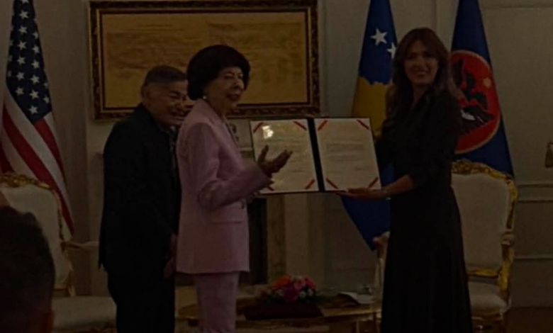 haxhiu-u-dorezon-dekretet-e-shtetesise-joe-dhe-shirley-dioguardit