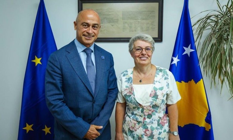 gervalla-takon-shefin-e-eulex-it,-diskutojne-per-reformen-ne-drejtesi