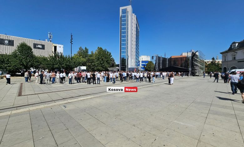 pjesemarrje-e-vogel-e-qytetareve-ne-protesten-e-asociacionit-te-komunave-para-qeverise