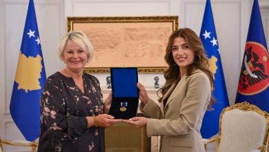 haxhiu-dekoroi-komitetin-norvegjez-te-helsinkit-me-medaljen-presidenciale-te-meritave