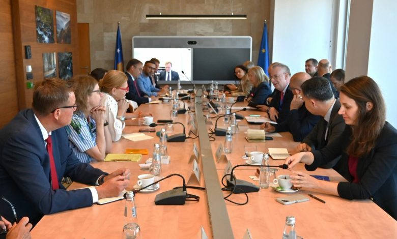 schuebel-mbledh-shefat-e-misioneve-te-shteteve-evropiane,-diskutohet-situata-politike-ne-kosove