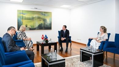 kurti-takon-ambasadoren-e-re-te-zvicres,-cattin-hennin