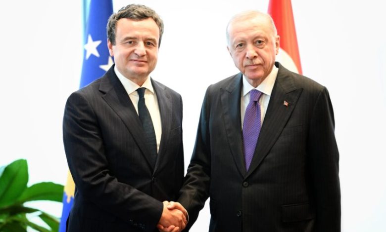 kurti-takohet-me-erdoganin,-diskutohet-aktgjykimi-i-hages-dhe-raportet-kosove-turqi