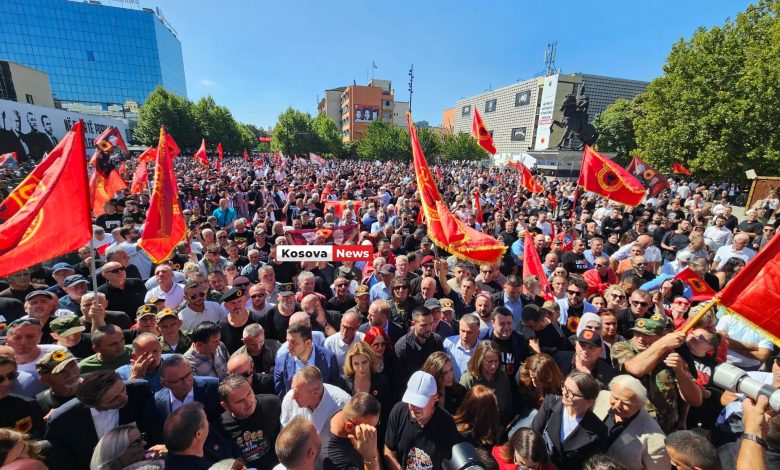 protesta-ne-qytetet-e-kosoves-kunder-aktgjykimit-te-speciales