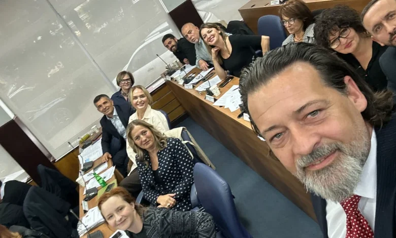 svecla:-arritem-ta-ndalim-tarifen-ditore-prej-2-euro-per-hyrje-ne-prishtine