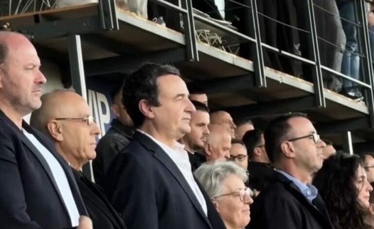 kurti-ne-stadium,-ne-mbeshtetje-te-dardaneve-perballe-ausrise