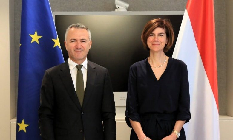 zulfaj:-kosova-duhet-te-vleresohet-mbi-bazen-e-merites