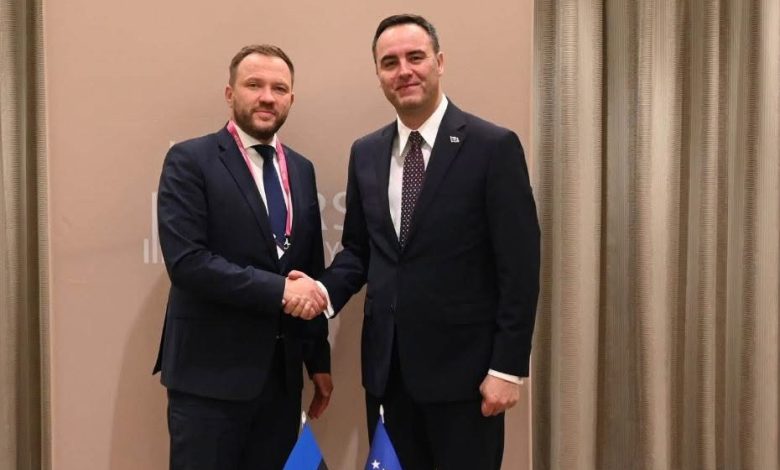 konjufca-takohet-me-ministrin-estonez:-kercenimet-nga-serbia-dhe-ndikimi-rus-rrezikojne-sigurine-ne-ballkanin-perendimor