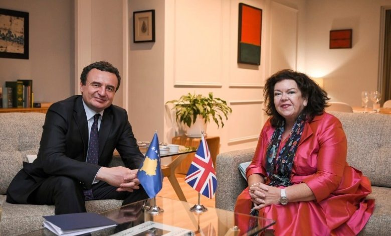kurti-e-pierce-diskutojne-per-thellimin-e-bashkepunimit-kosove-britani