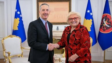 shiroka-pula-diskuton-me-edward-josephin-per-zhvillimet-ne-kosove-dhe-rajon