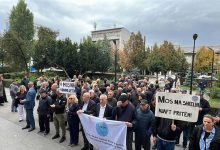“mos-na-shkelni”,-punetoret-teknike-te-sektorit-privat-protestojne-per-paga