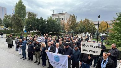“mos-na-shkelni”,-punetoret-teknike-te-sektorit-privat-protestojne-per-paga