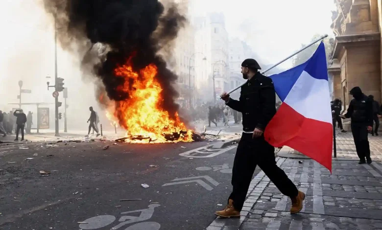 protestat-e-dhunshme-ne-france,-vendoset-shtetrrethimi-i-pjesshem-ne-paris-dhe-disa-qytete-te-tjera