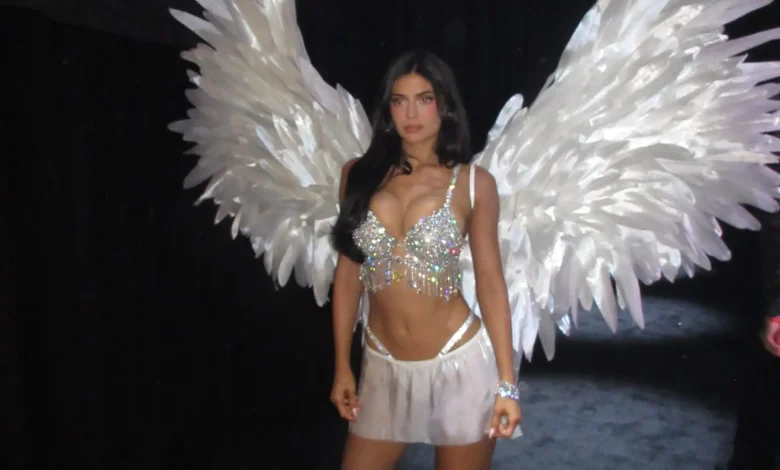 kylie-jenner:-pse-zgjedhja-e-saj-per-‘fantasy-bra’-shkaktoi-polemika?