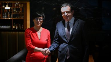 kurti-takon-komisioneren-kos,-diskuton-per-integrimin-evropian-dhe-statusin-e-vendit-kandidat-per-kosoven