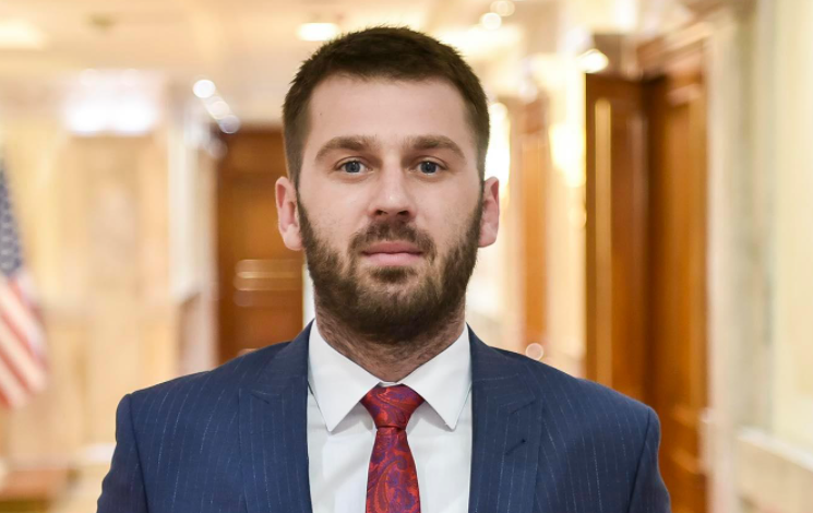 kerceli:-ligji-per-specialen-te-punohet-nga-te-gjitha-partite,-nderhyrjet-politike-mund-ta-demtojne-procesin