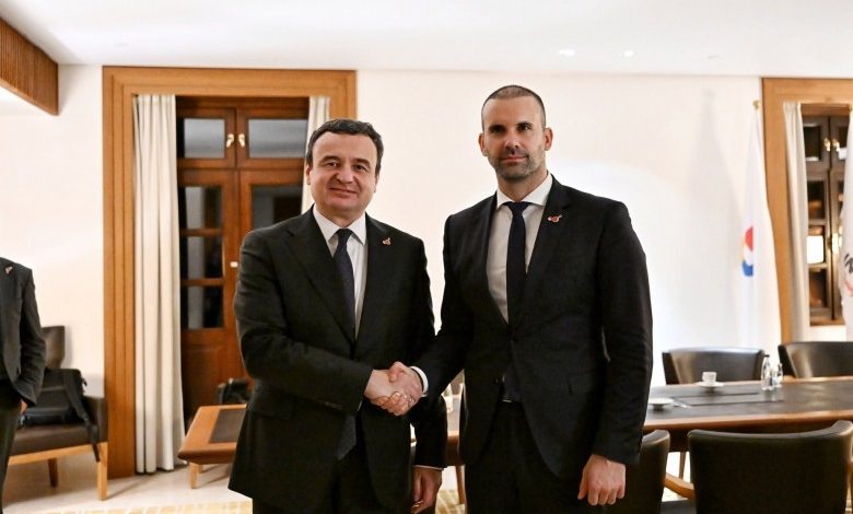 kurti-takon-spajiqin-ne-shen-stefan,-diskutojne-per-bashkepunimin-dhe-rrugen-drejt-be-se