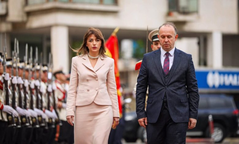 haxhiu-nis-viziten-zyrtare-ne-shkup,-takohet-me-afrim-gashin