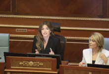 “deri-ketu-po-mberrin-era-e-duhanit”,-haxhiu-kercenon-me-inspektorat-deputetet-qe-tymosin-ne-kuvend