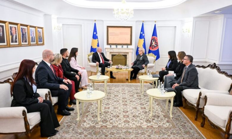 presidentja-pret-ne-takim-zv.kryeministrin-damka,-diskutojne-per-perfaqesimin-e-komuniteteve-ne-institucione